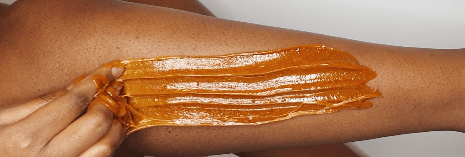 Cire orientale appliquée sur une jambe